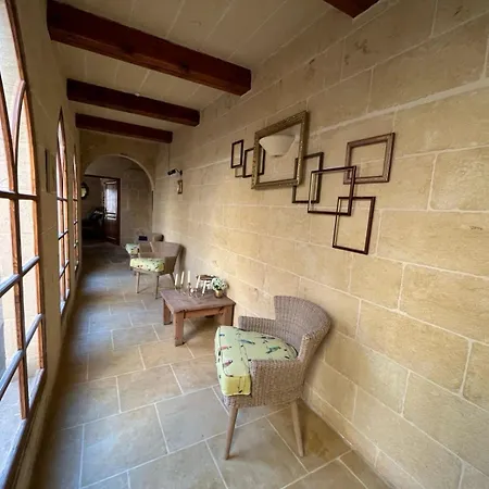 Tal-mans Gozo Саннат